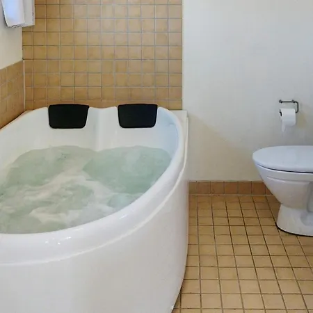 12 Person In Vaeggerlose Dom wakacyjny Bøtø By